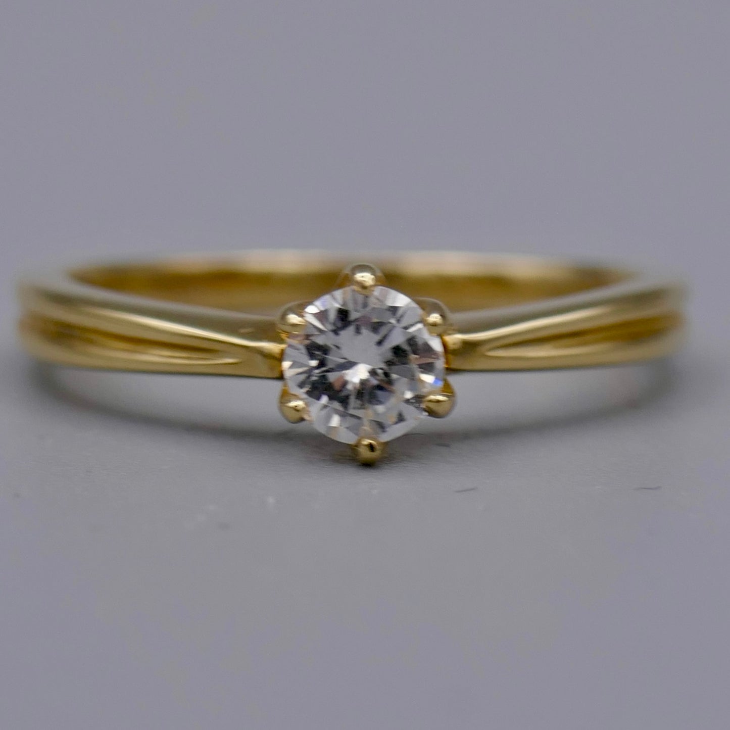 14K Yellow Gold Ring w/ Diamond