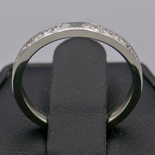 19K White Gold Ring w/ Diamonds