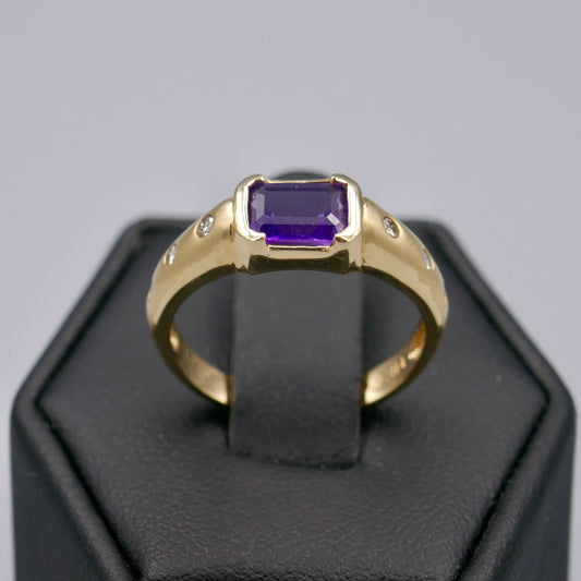 14K Yellow Gold Ring w/ Amethyst & Diamonds