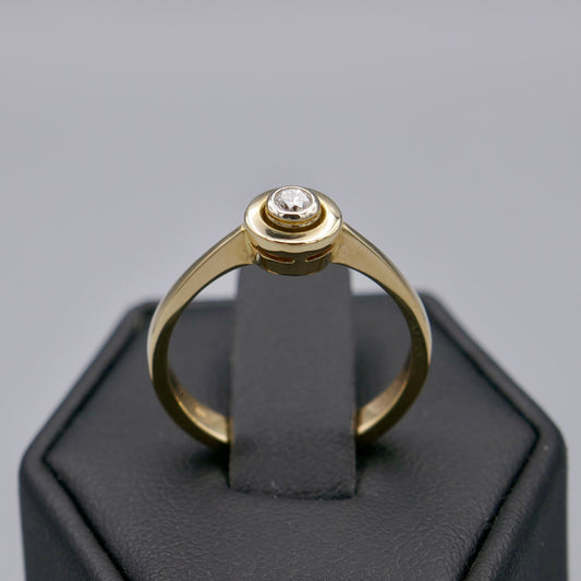 14K Yellow Gold Ring w/ Diamond