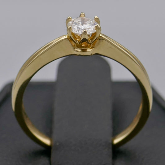 14K Yellow Gold Ring w/ Diamond