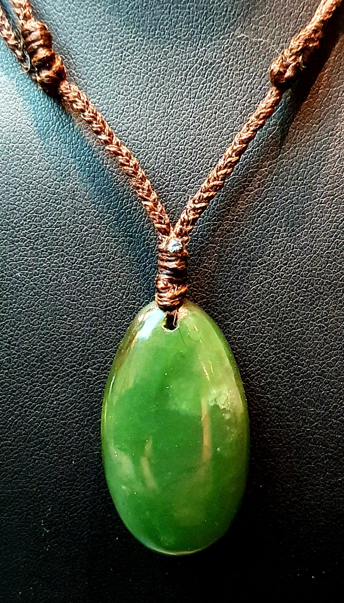 Teardrop pendant (Canadian jade) – jewellery