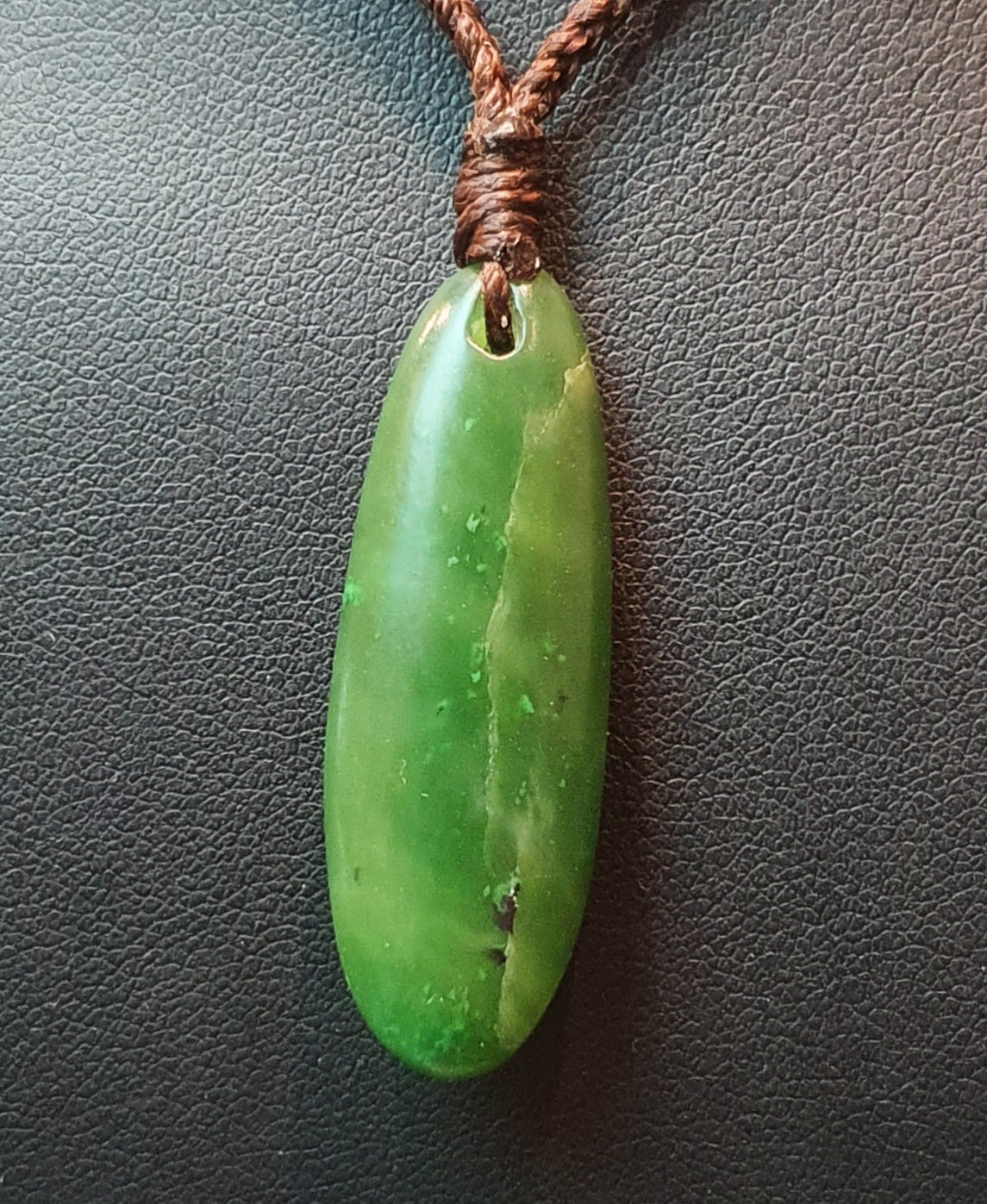 Teardrop pendant (Canadian jade) – jewellery