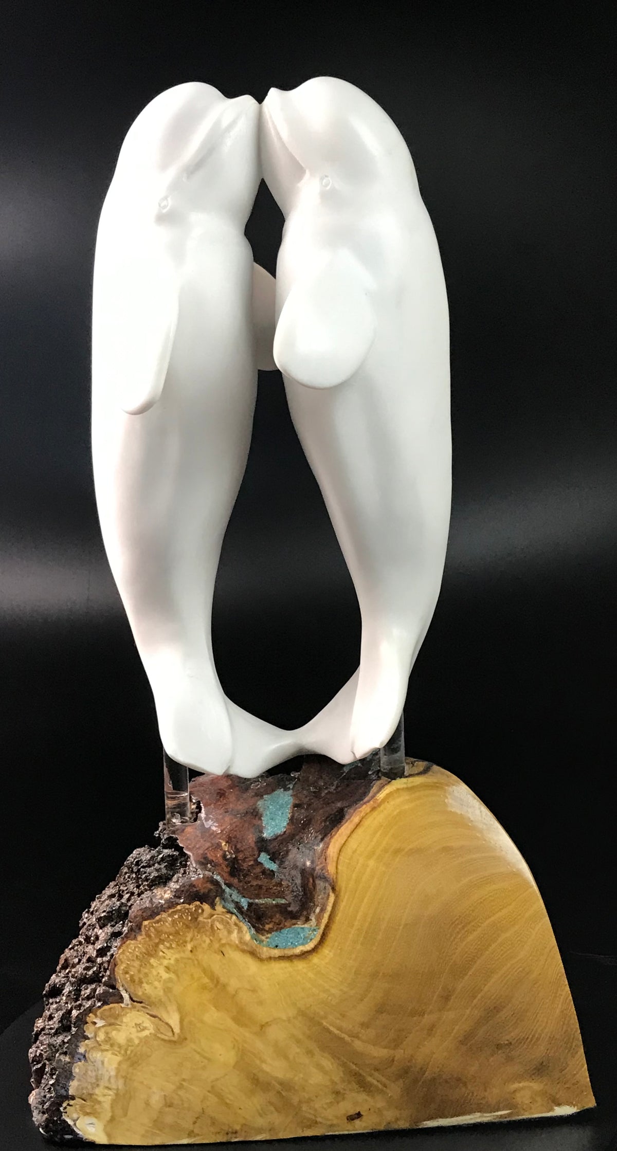Beluga Dance – wildlife sculpture