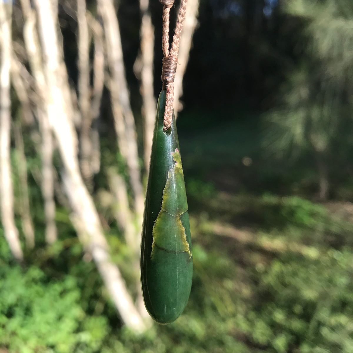 Teardrop pendant (Canadian jade) – jewellery