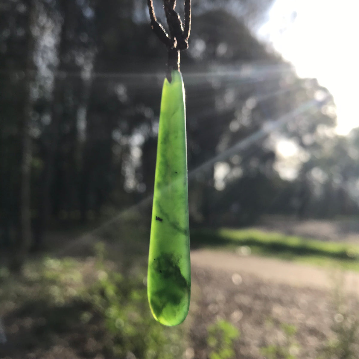 Teardrop pendant (New Zealand jade) – jewellery