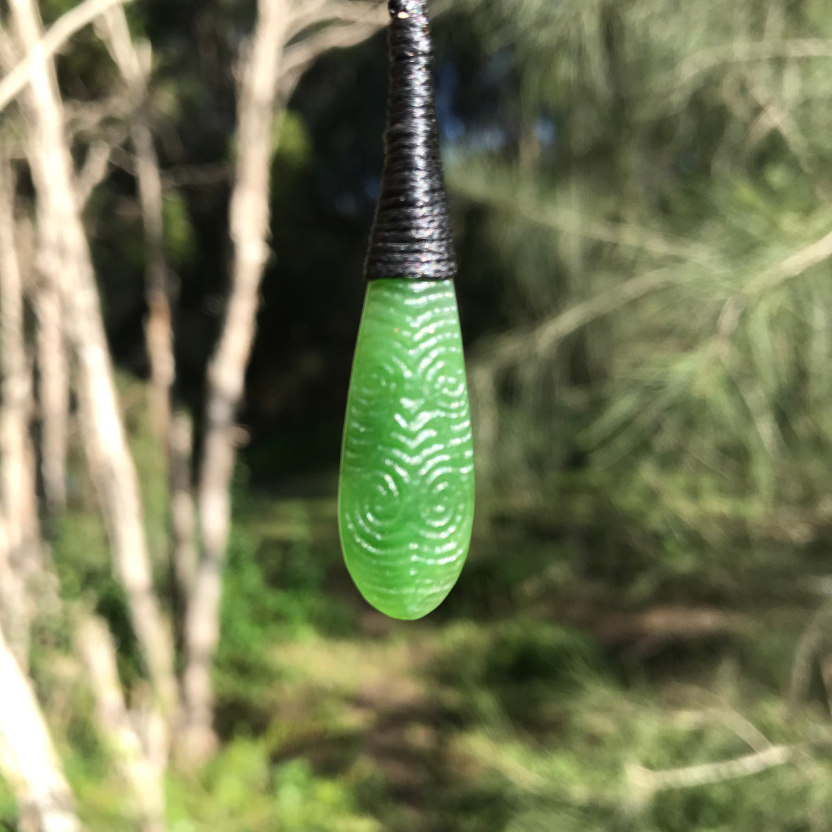 'Balance' teardrop pendant (New Zealand jade) – jewellery