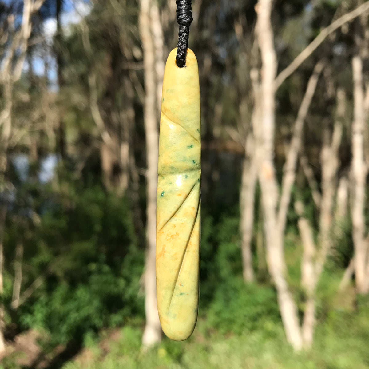 Carved teardrop (New Zealand flower jade) – stone sculpture