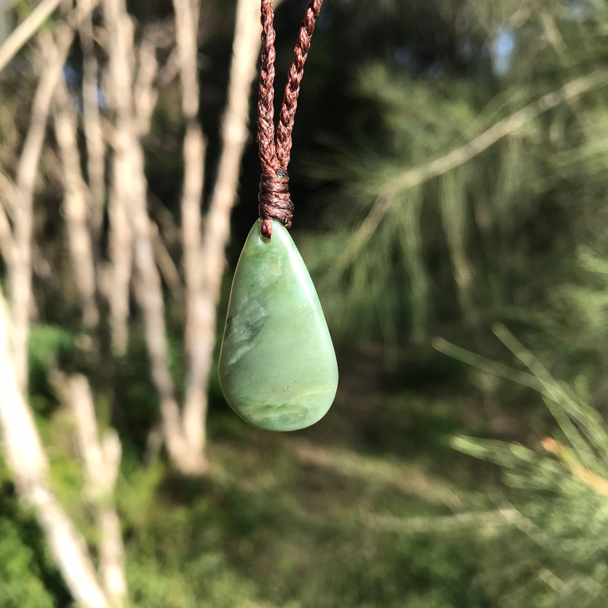 Teardrop pendant (Chatoyant New Zealand jade) – jewellery
