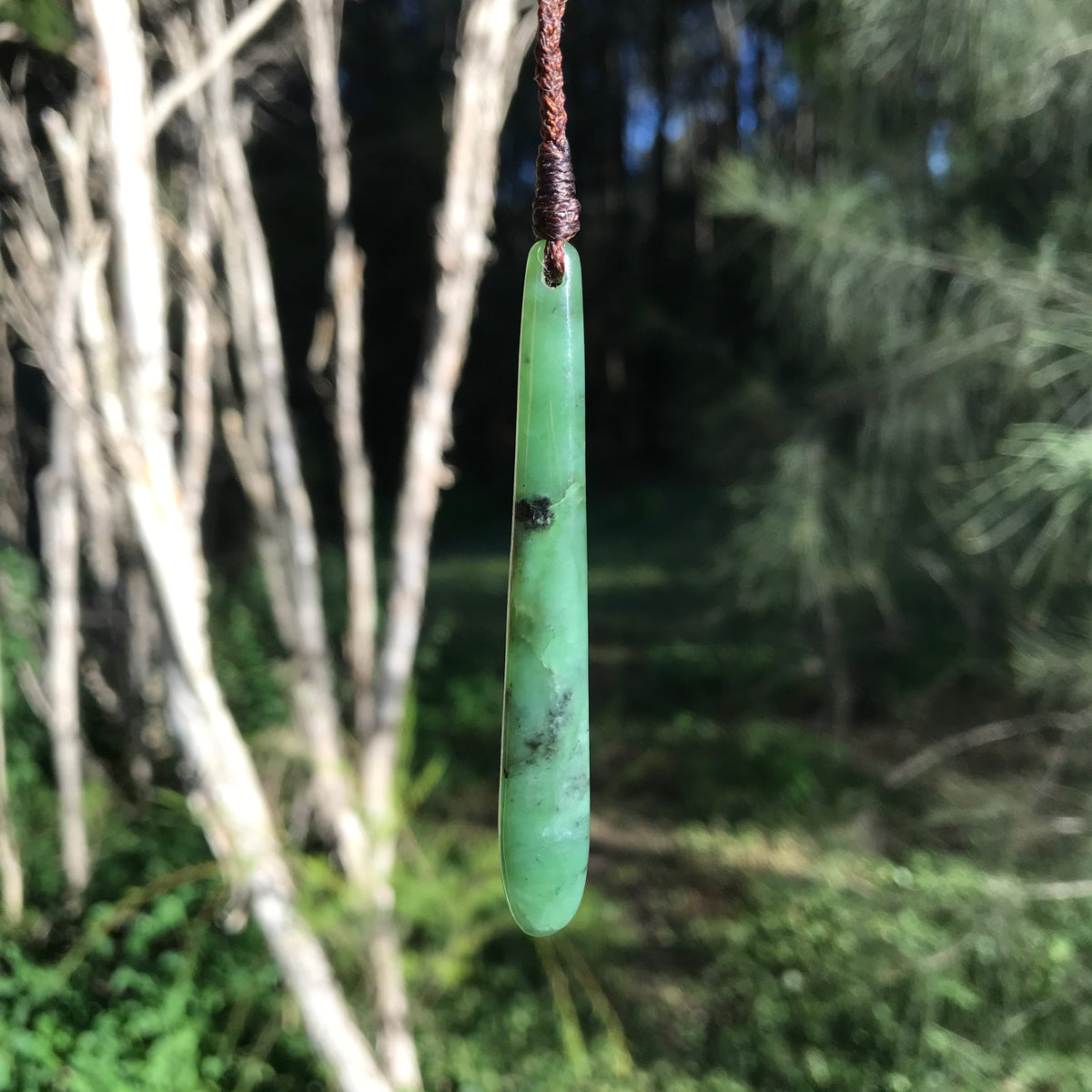 Teardrop pendant (New Zealand jade) – jewellery