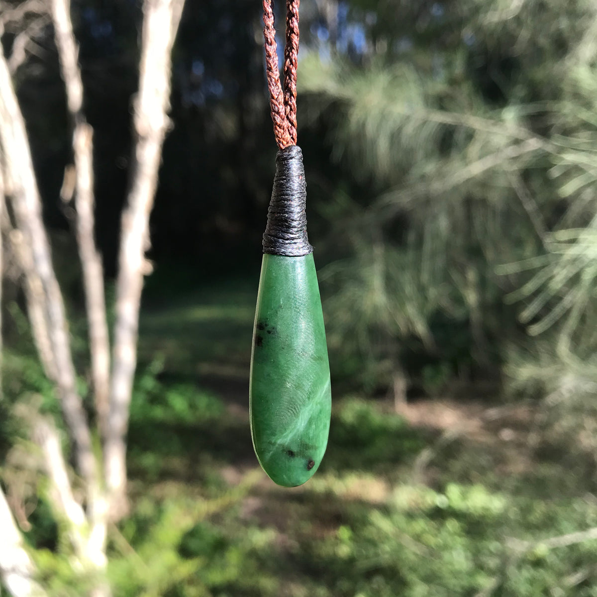 Teardrop pendant (New Zealand jade) – jewellery