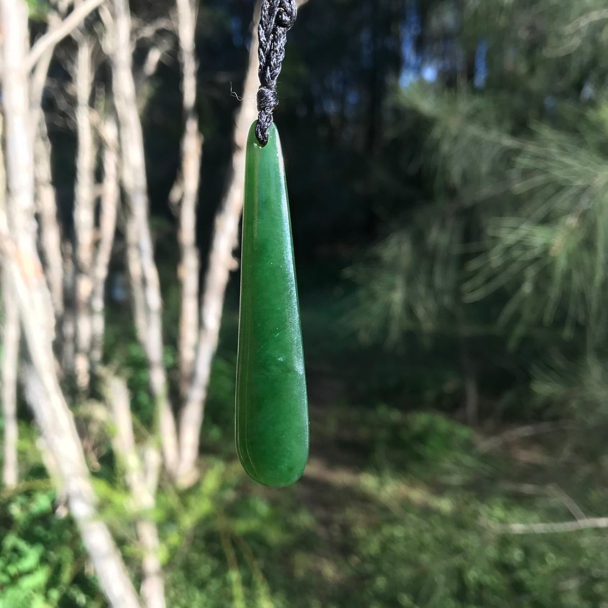 Teardrop pendant (New Zealand jade) – jewellery