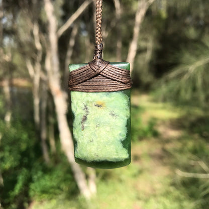 Toki (New Zealand jade) Pendant