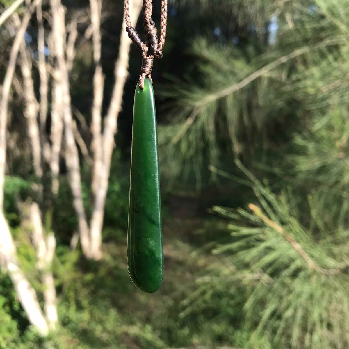 Teardrop pendant (New Zealand jade)
