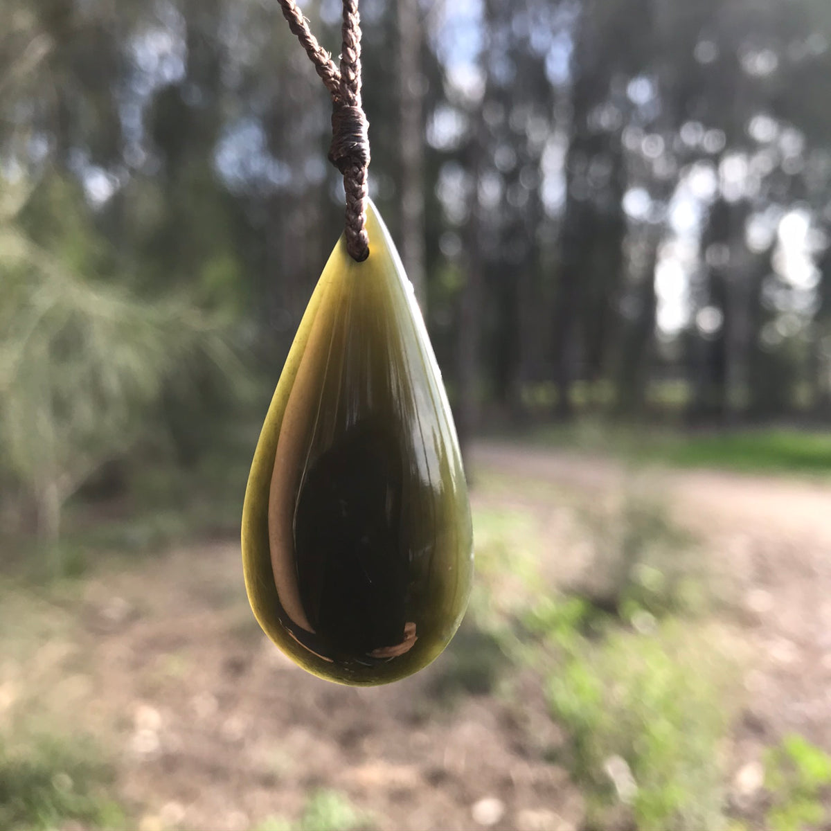 Teardrop pendant (Russian jade) – jewellery