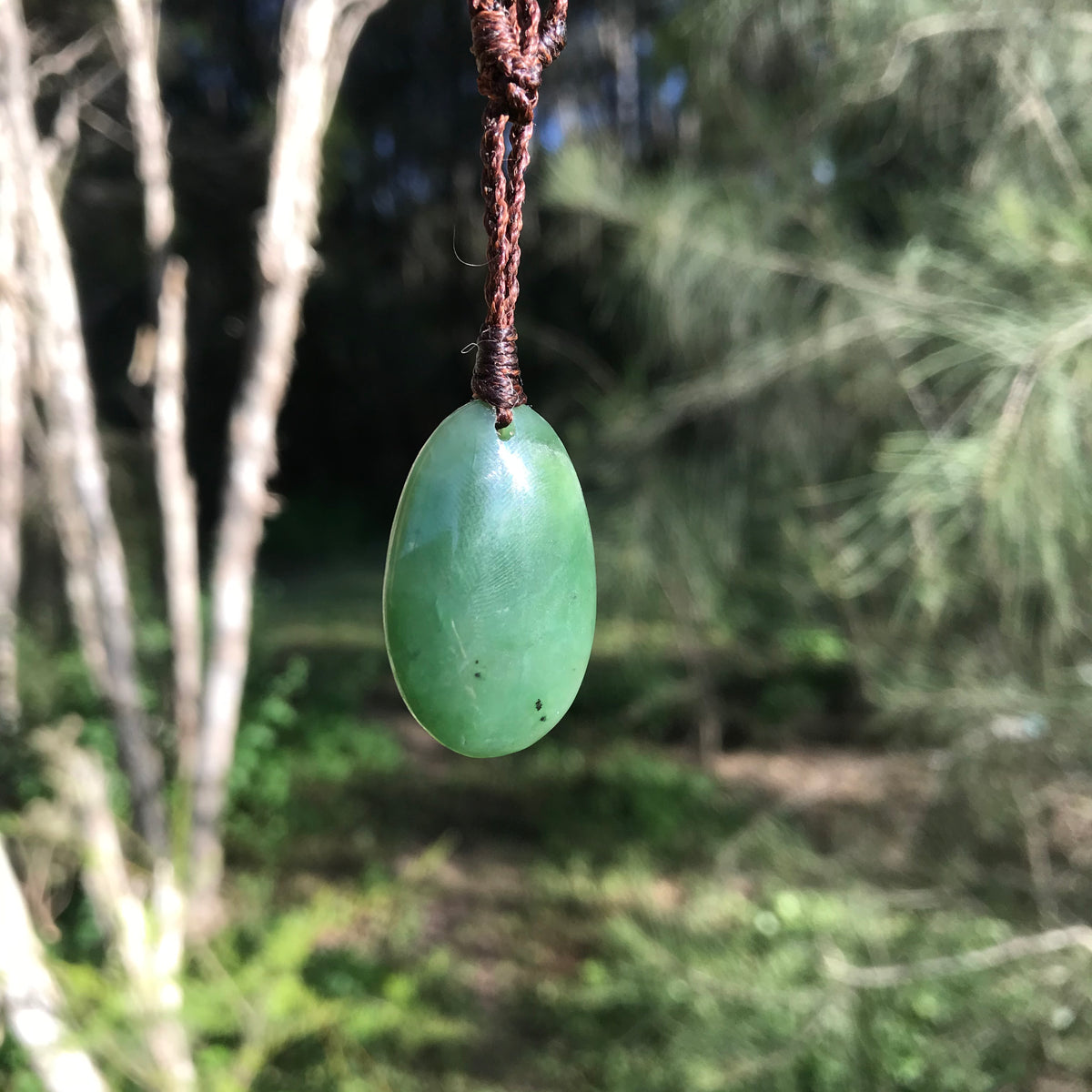 Teardrop pendant (Canadian jade) – jewellery