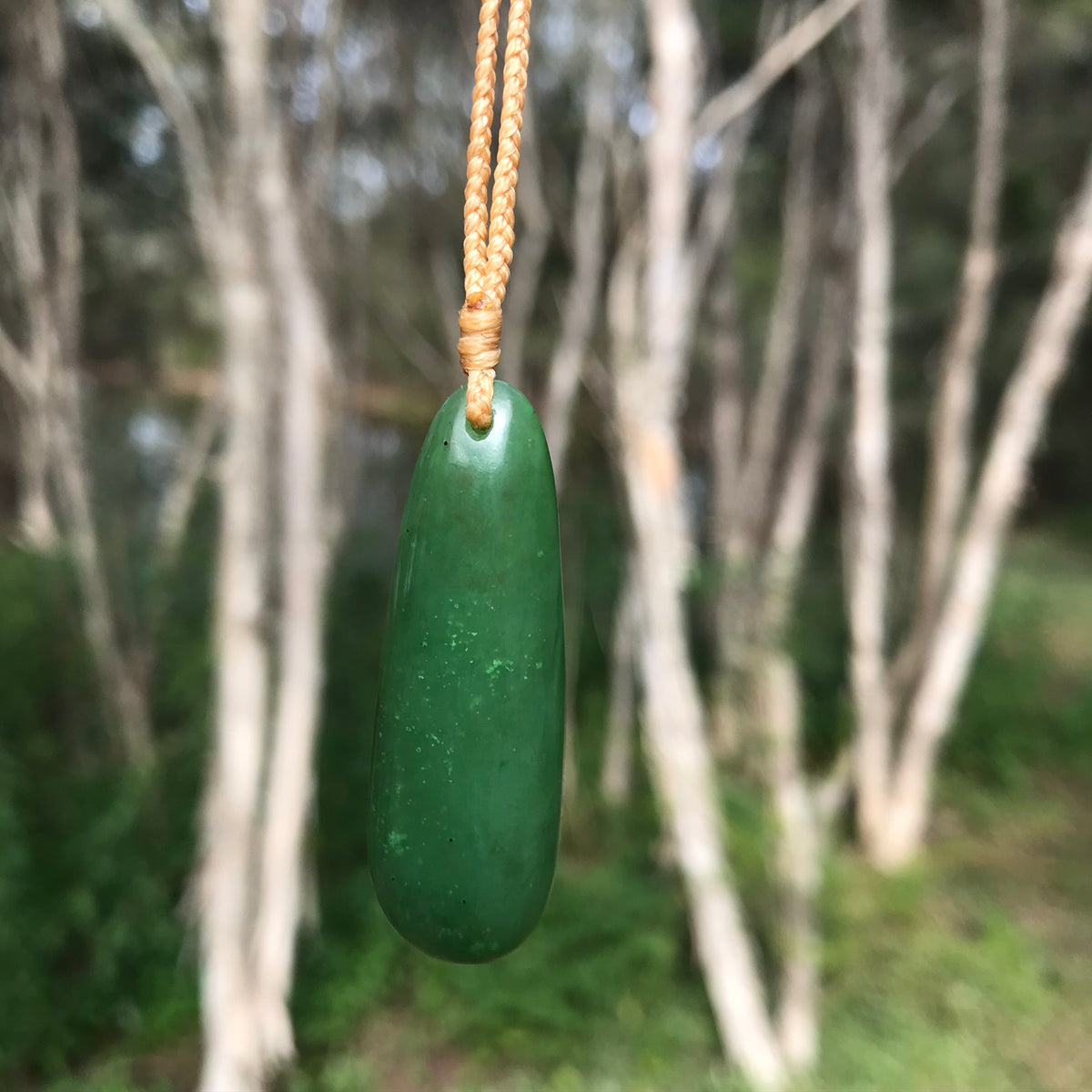 Teardrop pendant (Canadian jade) – jewellery